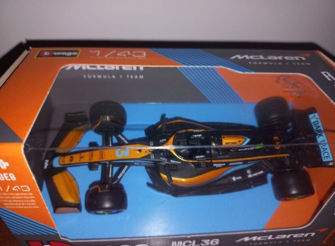 Bburago bolid F1 2022 McLaren Daniel Ricciardo, skala 1:43