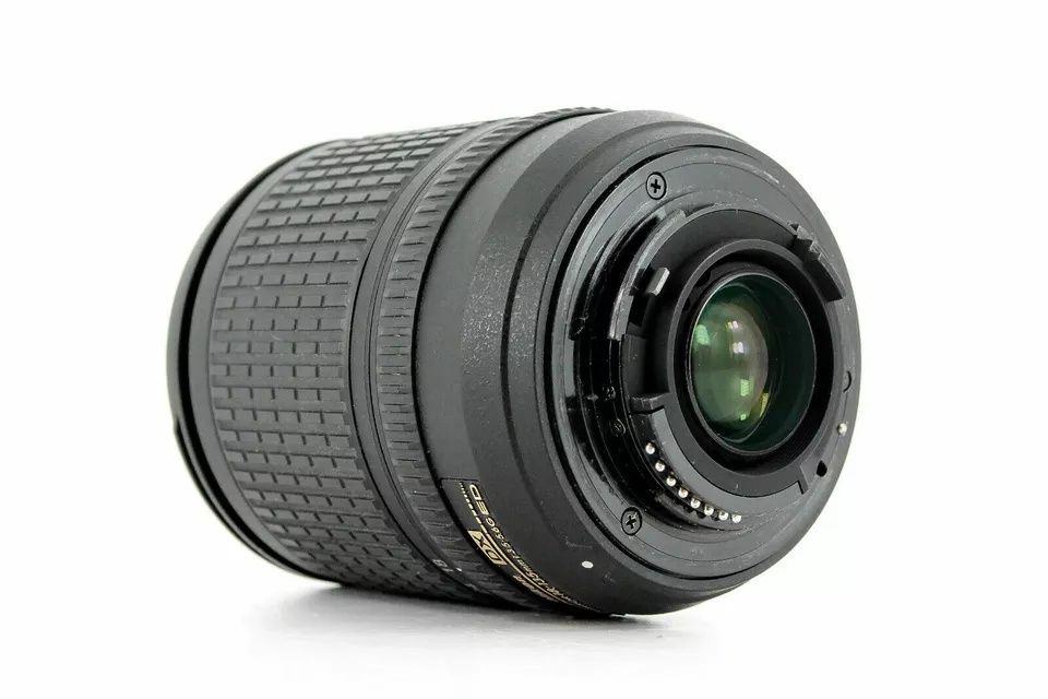 Nikon AF-S Nikkor 18-140mm f/3.5-5.6G ED DX VR  -  com filtro UV