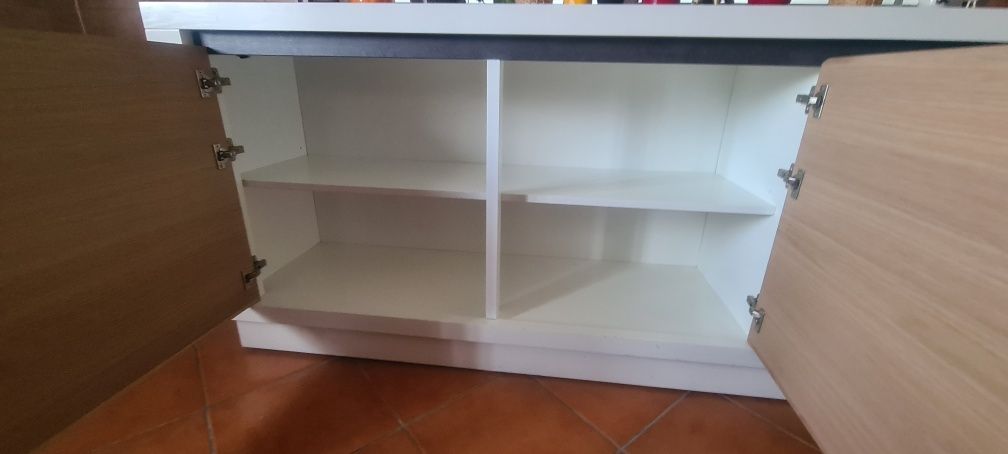 Aparador com oferta de espelho