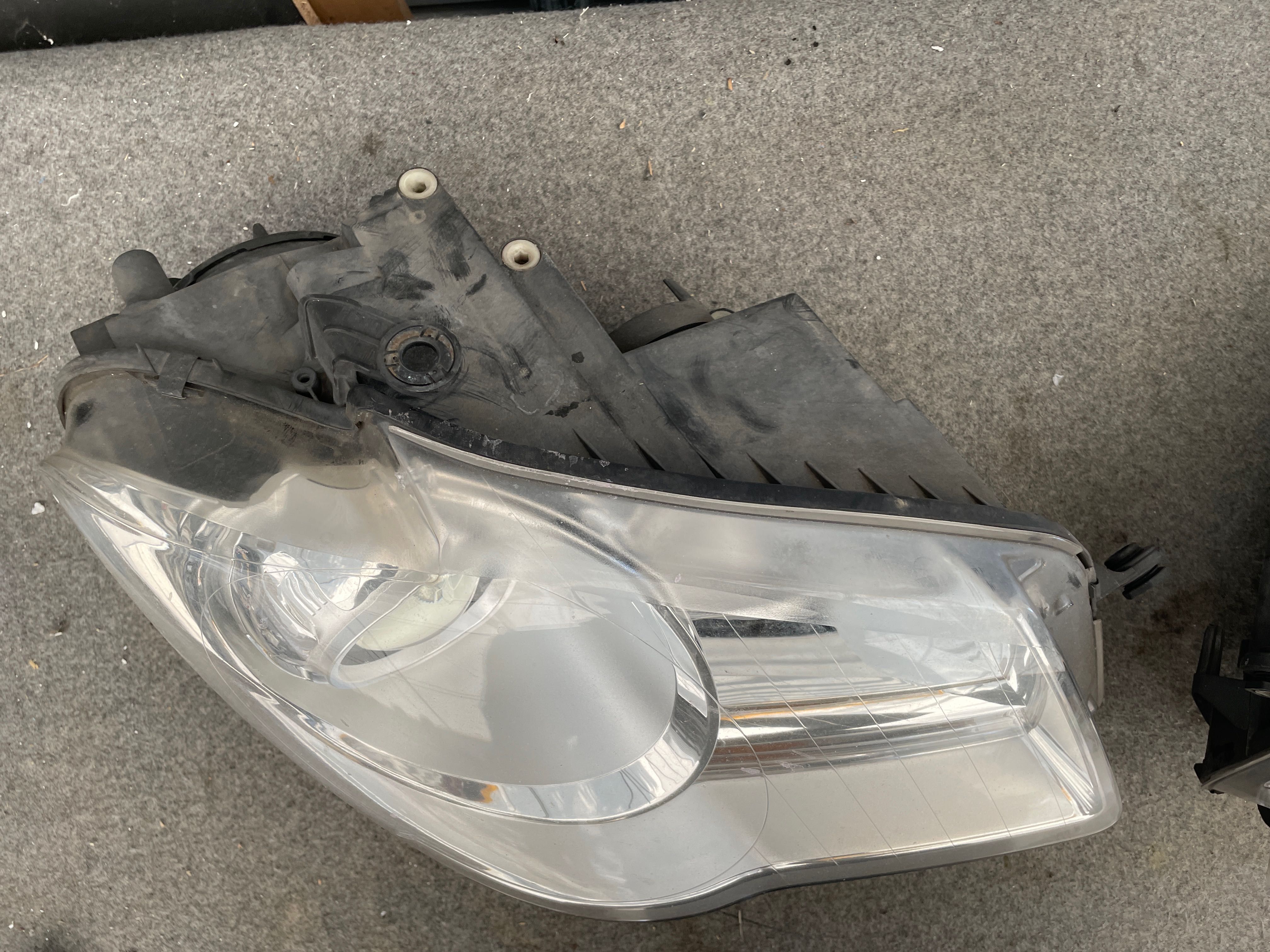 Vw Touran Lampa lewa prawa komplet EU