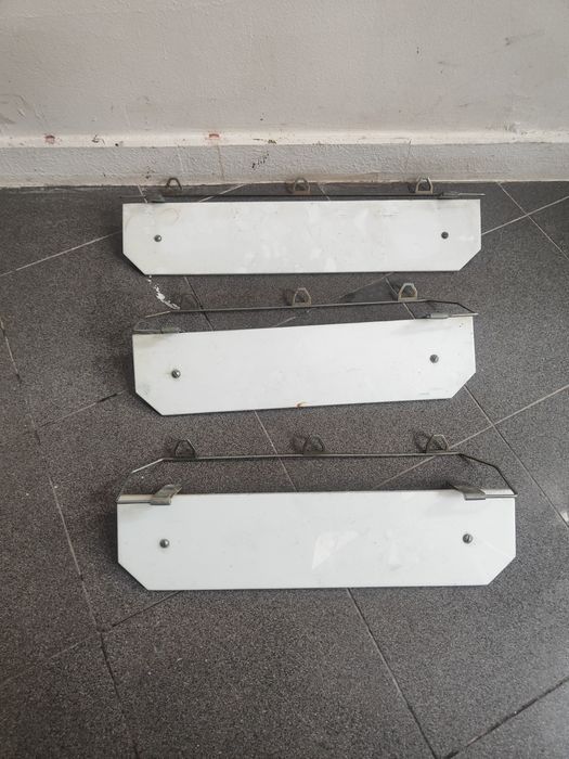 Prateleiras em vidro vintage para casa de banho.