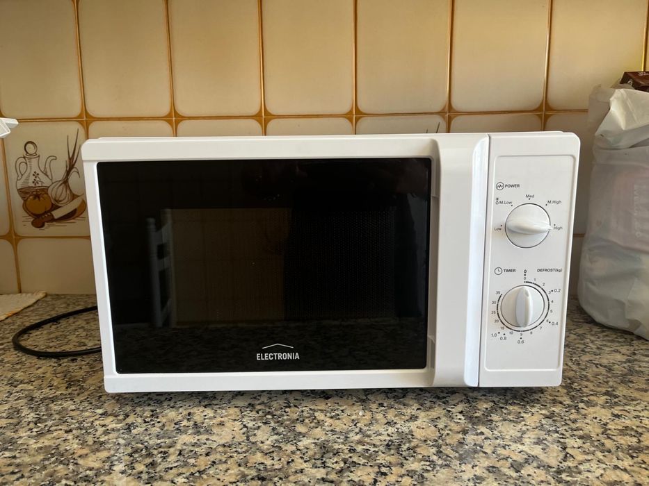 Microondas Electronia branco praticamente novo e dentro da garantia