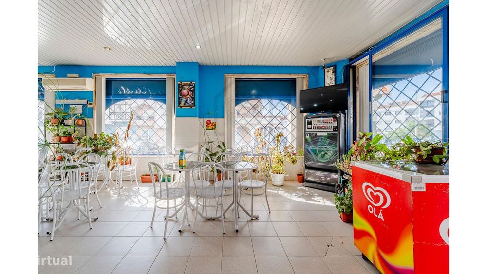 Café/Pastelaria de Gaveto na Amora