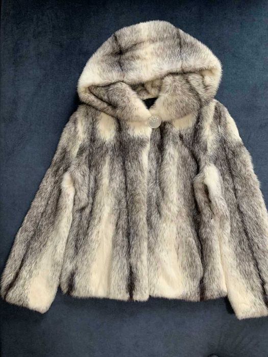 Норкова шубка-автоледі з капюшоном
Ціна: 10 000 грн.

Розмір: 44–46.