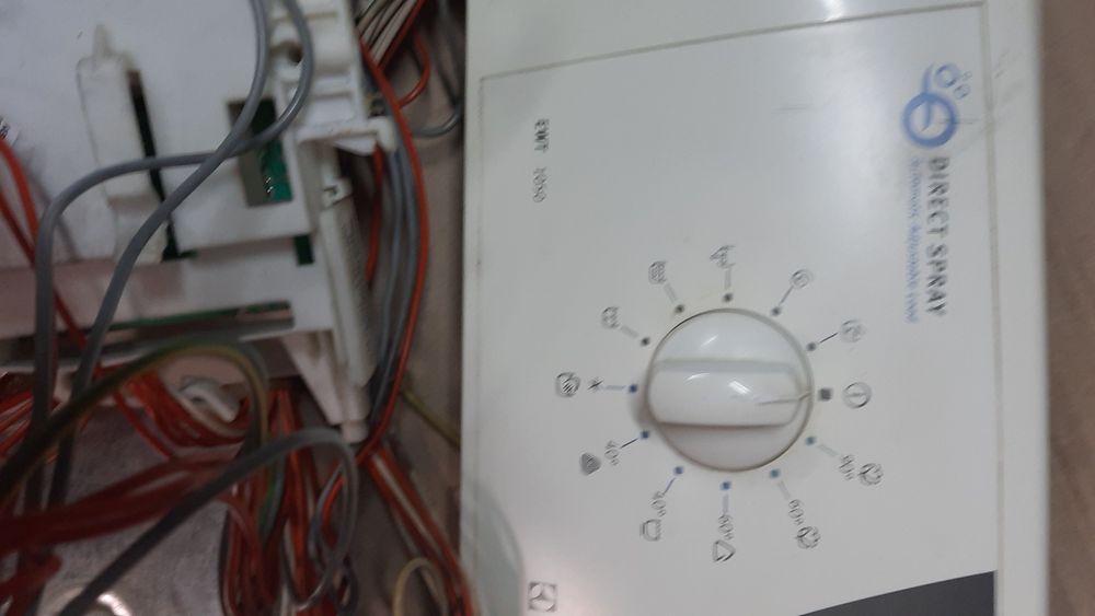 Запчасти  стиралки електролюкс ewt1050