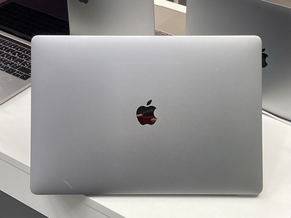 MacBook Pro 15 2018 i9 16GB 512GB 4GB • ГАРАНТІЯ ＞Київ ТЦ “LAKE PLAZA”