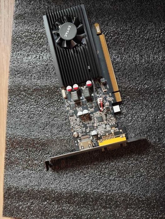 Zestaw części komputerowych gt 1030 i3 8100 cooler master 500w