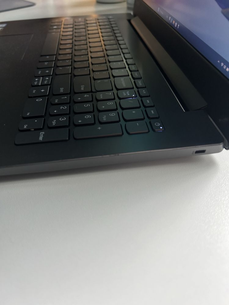 Laptop Lenovo IdeaPad 330, i5, 8gb, ssd 512, GTX 1050