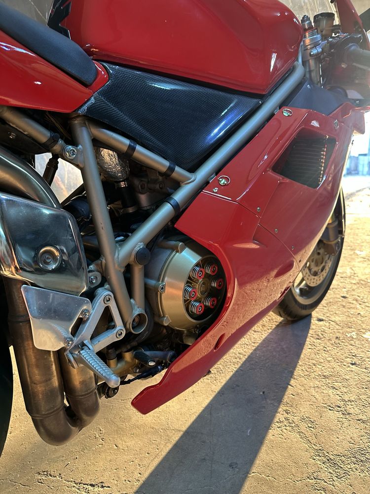 Ducati 748 em bom estado