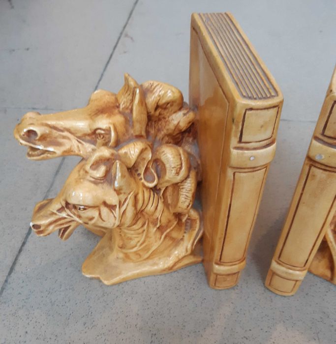 Magnificos Ampara Livros, antigos em faiança Portuguesa