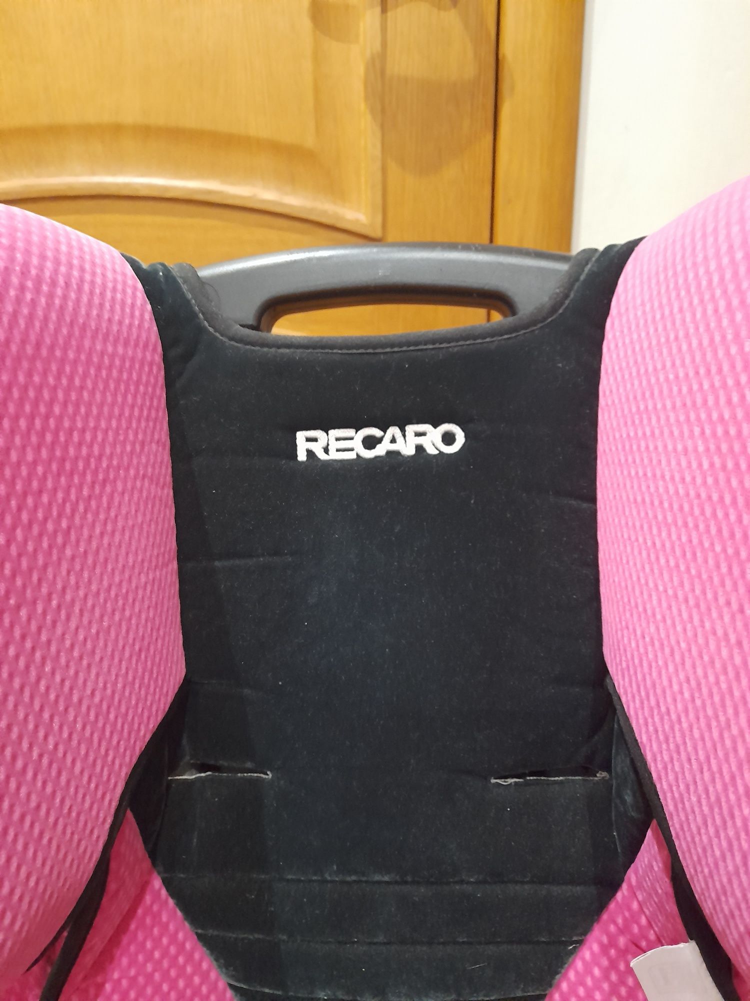 Продам автокресло Recaro young sport