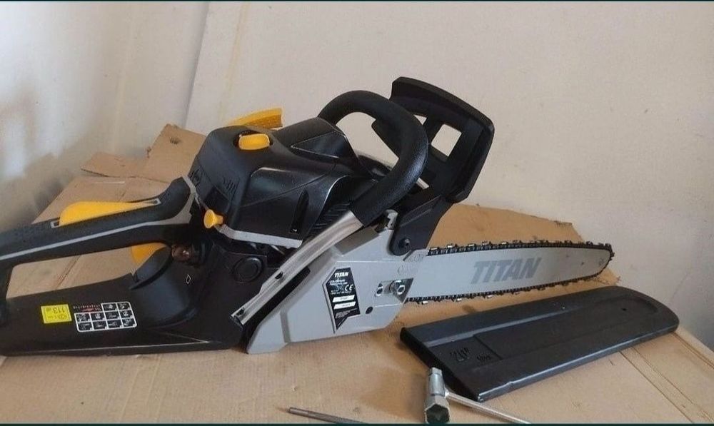 Titan 50cm Piła  spalinowa  łańcuchowa Pilarka spalinowa  łańcuchowa