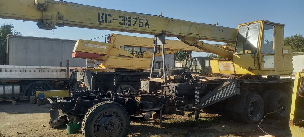 Продам автокран по запчастинах ГЯ 133 КС-3575А