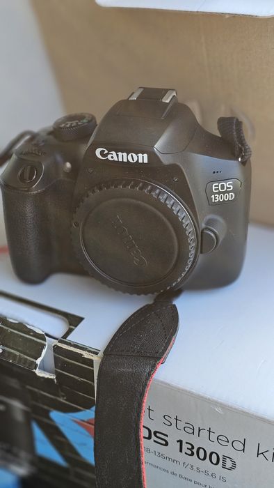 Câmara digital Canon 1300d com acessórios