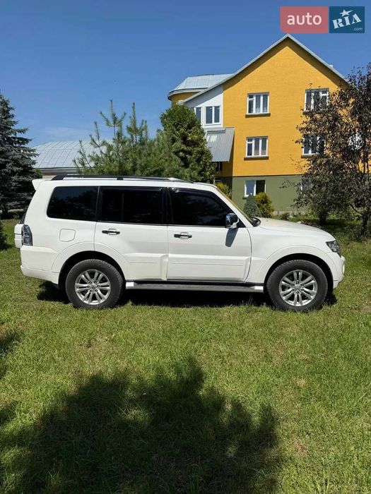 Mitsubishi Pajero Wagon 2012
