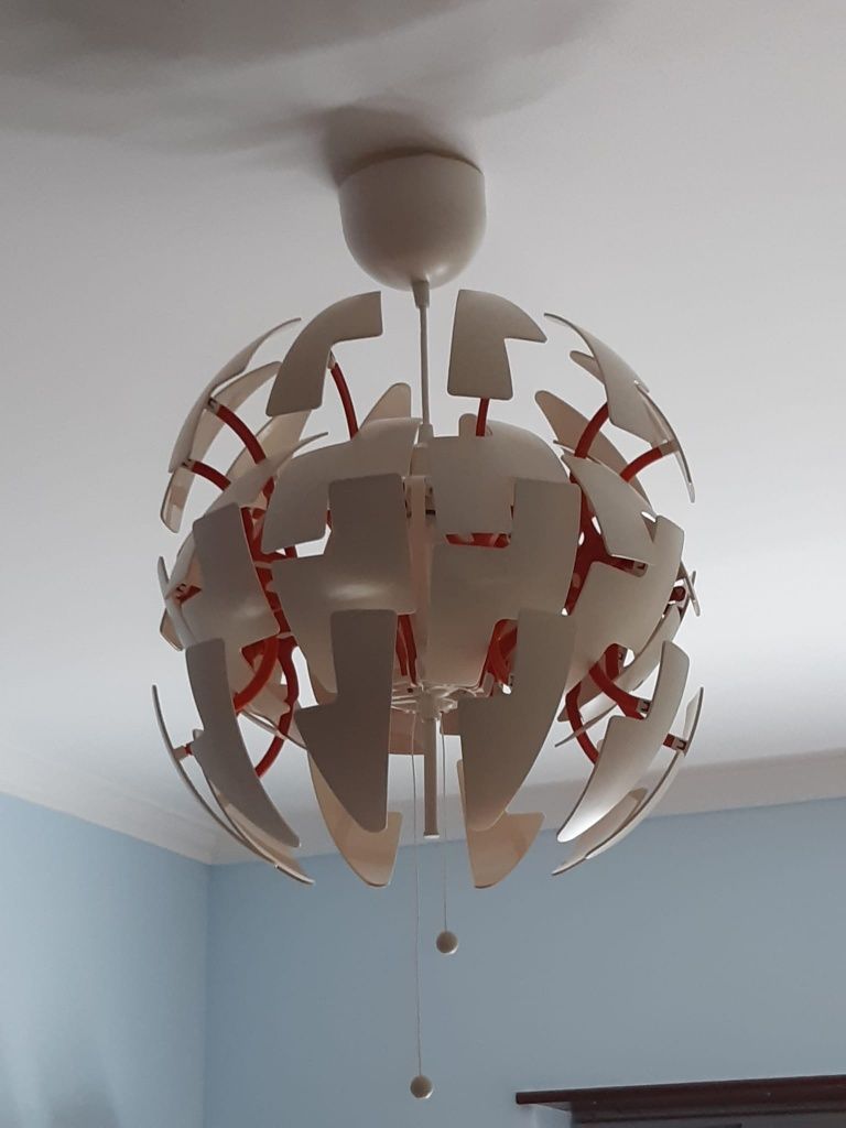 Candeeiro do Ikea bola