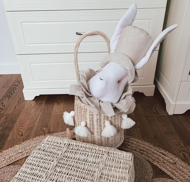 Wózek na zabawki wiklinowy dla dzieci handmade chwosty/pompony