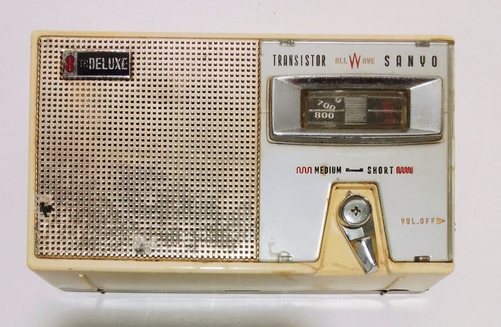 Rádio Sanyo 8TR Deluxe