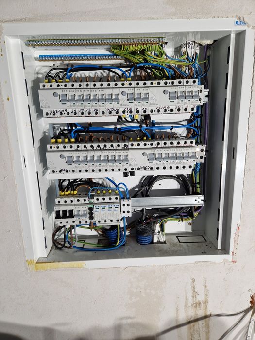 Elektryk,Usługi elektryczne,instalacje,  pogotowie elektryczne