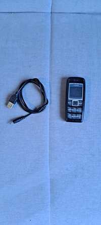 Telefon Nokia 1600 z kablem do ładowania