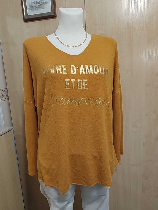 Oversizowy musztardowy sweter ze złotym napisem wiskoza wełna angora