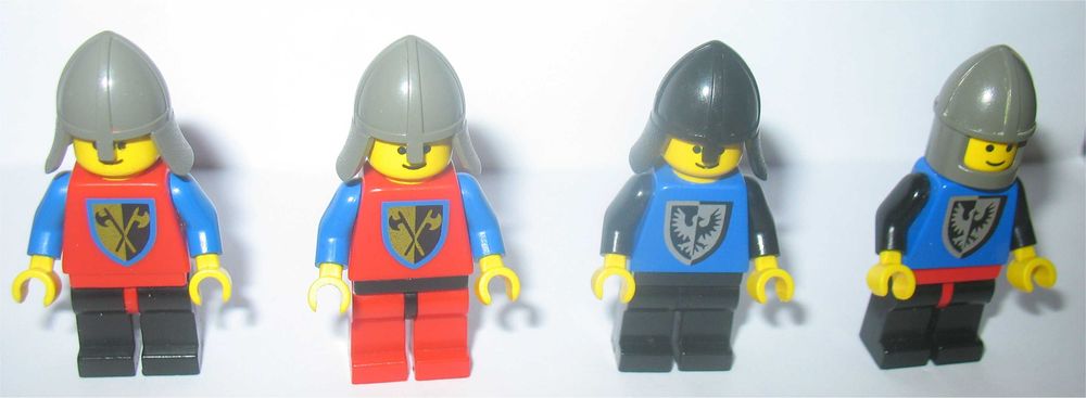 Conjunto Lego Vintage- 13 Minifiguras e vários Acessórios (Anos 80/90)