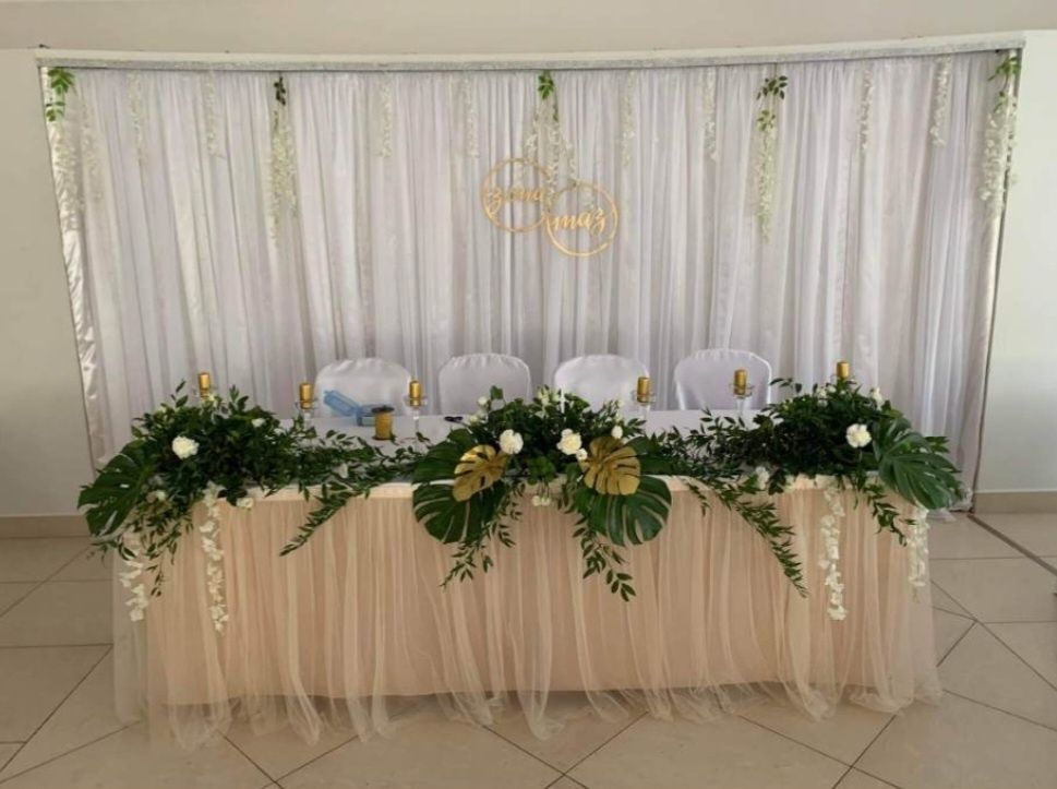 Skirting na stół pary młodej