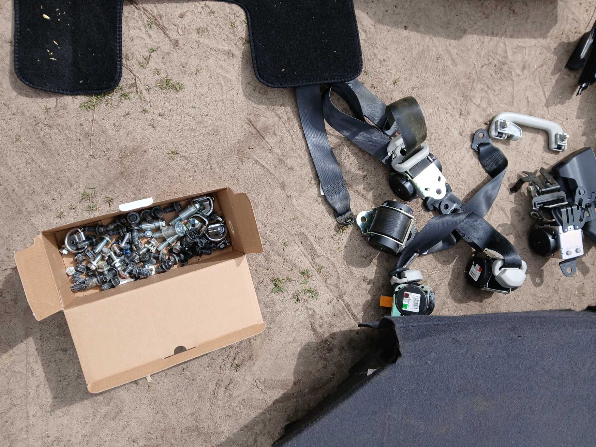 Fotele siedzenia 7 osob przekladka van pasy itp Toyota Verso 09-18