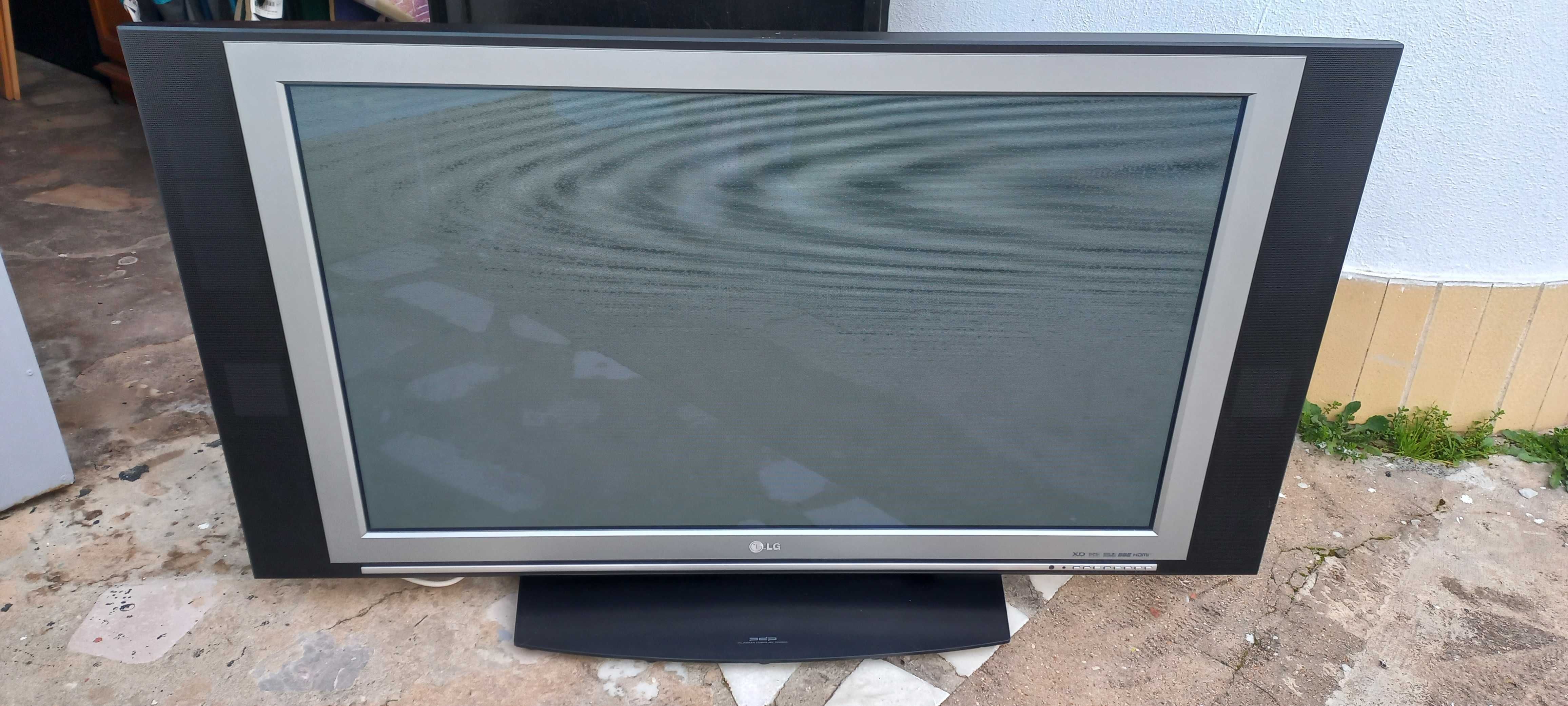 Televisão grande LG