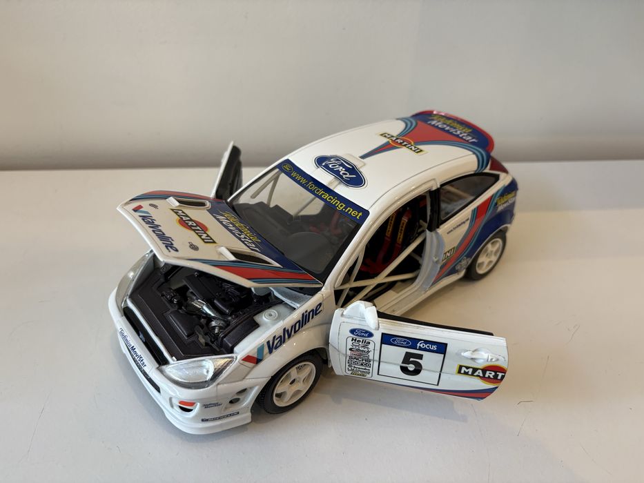 Model Ford Focus WRC 1:18 Bburago (maisto welly)