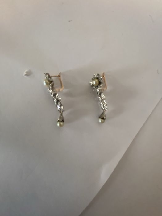 Par de brincos em ouro e prata