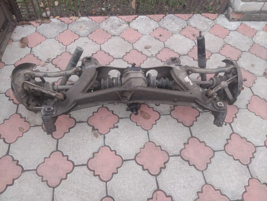 Продам підрамник в зборі як на фото мерседес 190