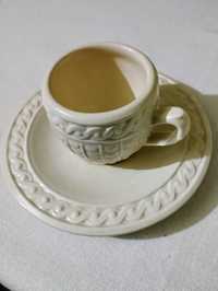 Chávena de Café e Pires em Cerâmica