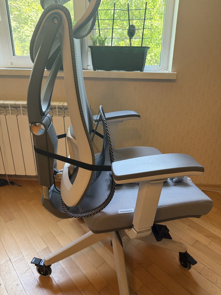ADAPWORK кресло S1 Senior ErgoChair + колещата та підтримка спини