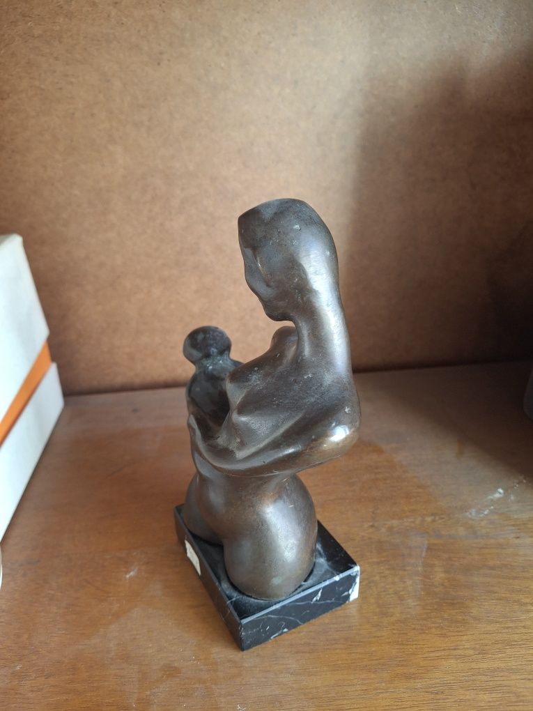 Estatueta bronze? Maternidade