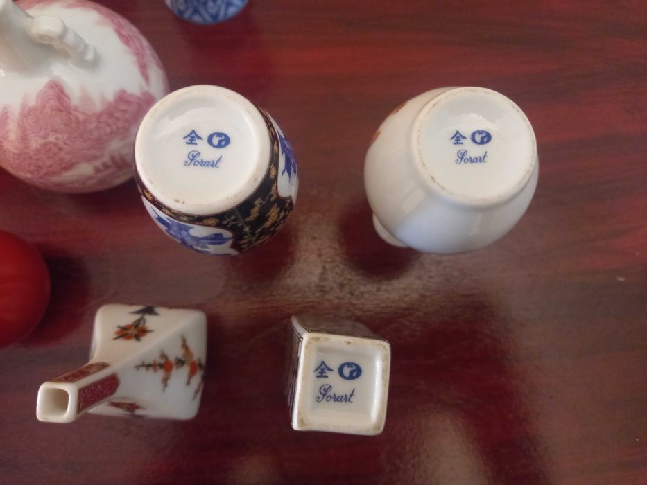Conjunto de jarras miniatura em porcelana Forart