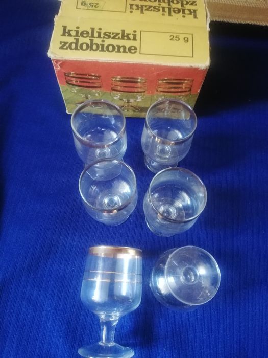 Kpl 6 szt kieliszki na stopce  Prl