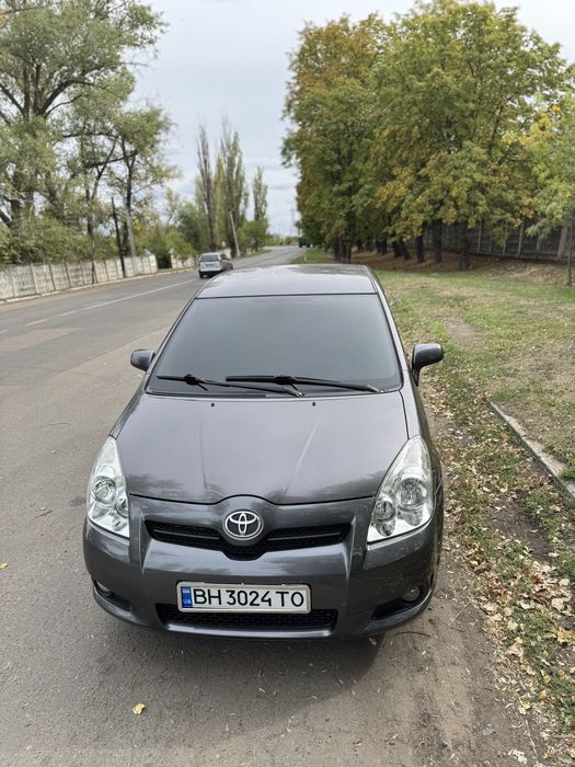 Toyota Corolla Verso D-4D 2.2 дизель