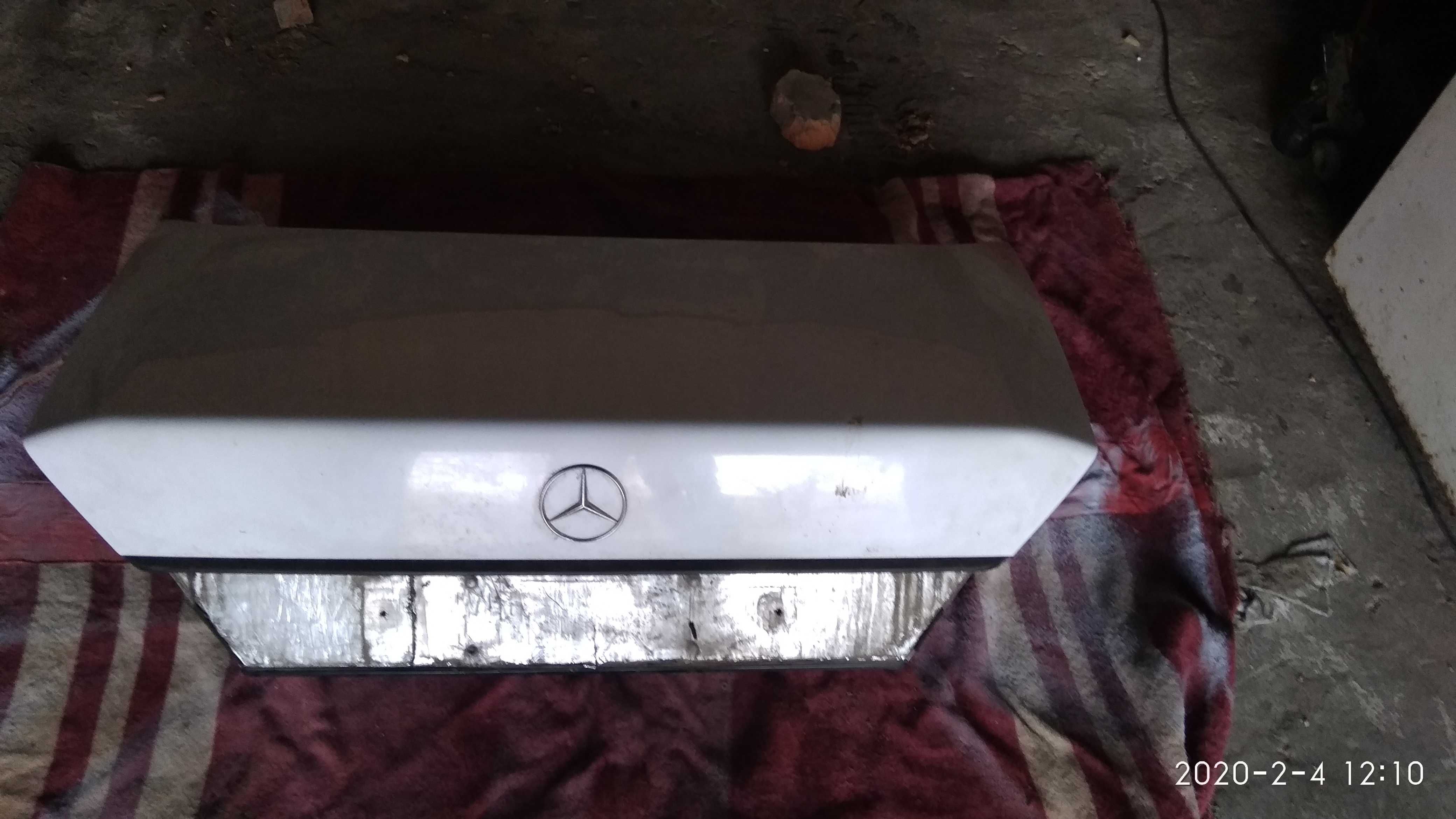 Крышка багажника Mercedes w124