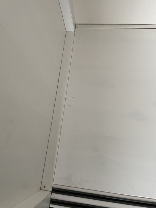 Biała szafa IKEA Hemnes