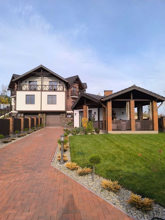 Продаж 255,8 м.кв, будинок-спарка, с.Виннички, частина будинку. Біля Л