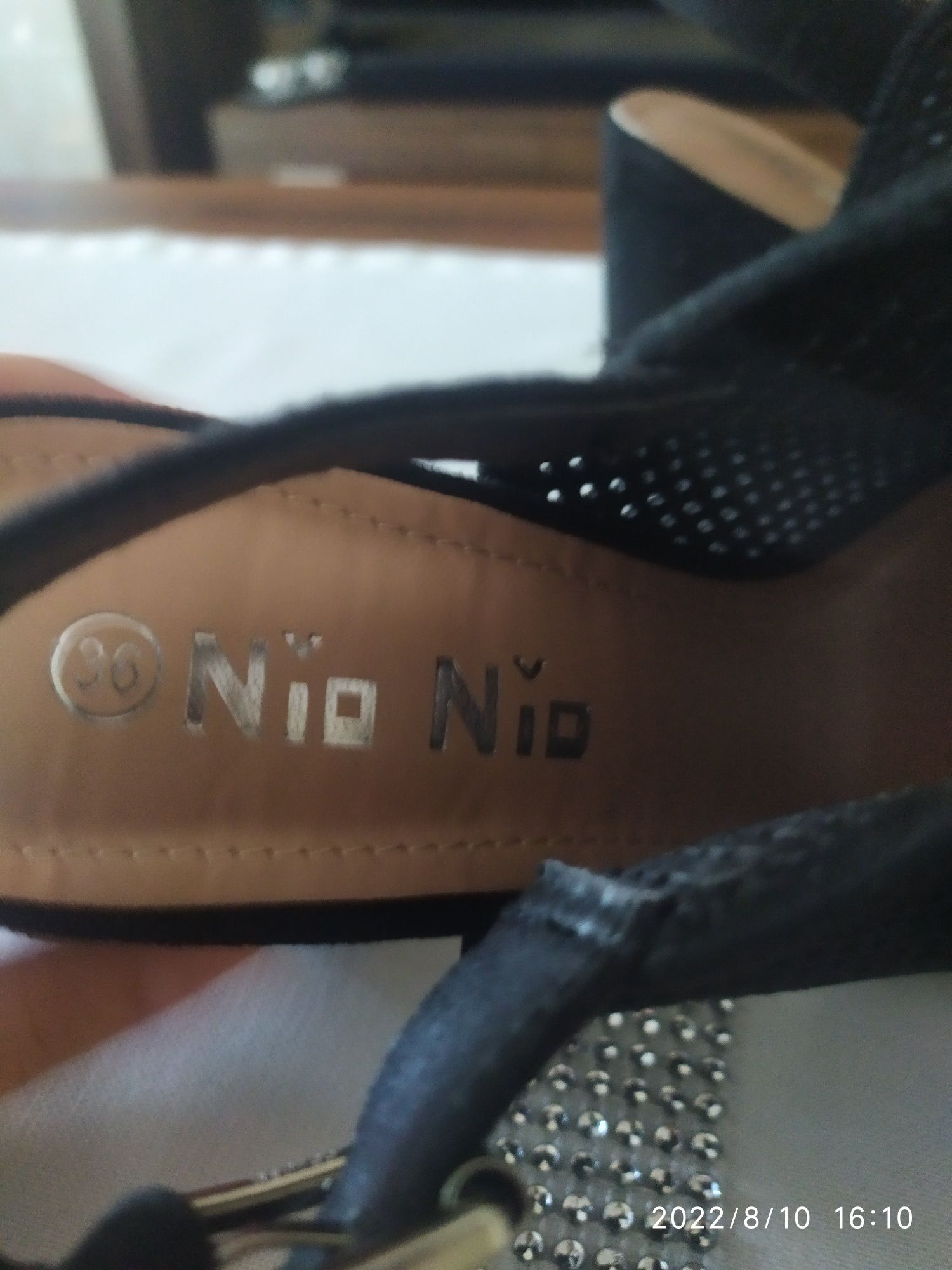 Buty botki czarne dziurkowane 36