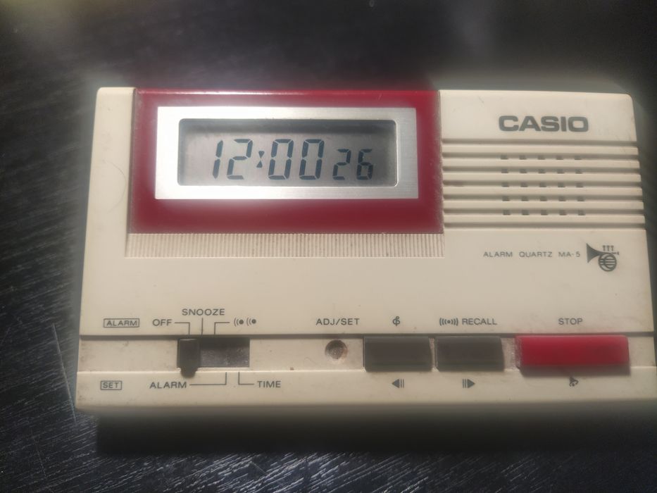 Ретро часы-будильник Casio