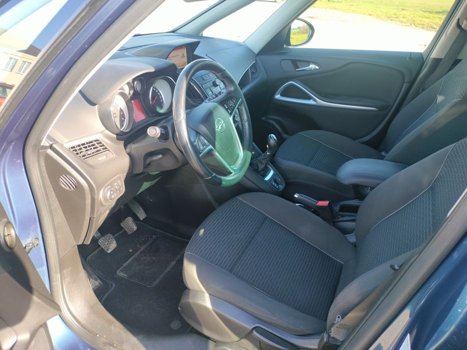 Opel Zafira 1.4 T 2016 rok Niski przebieg. Bogate wyposażenie.