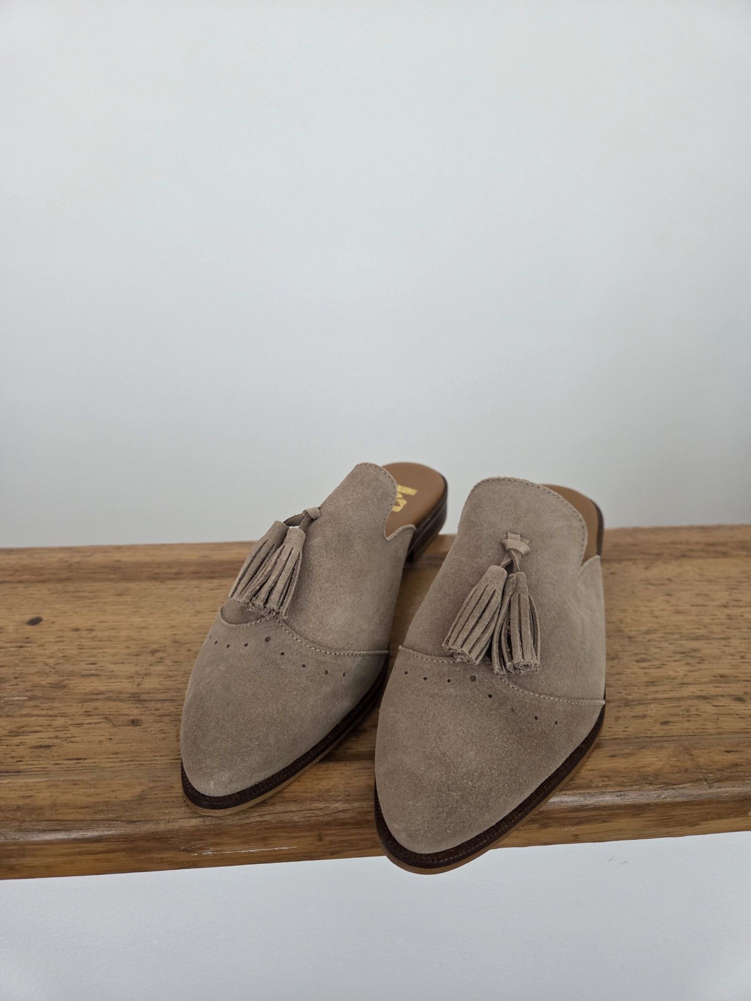 Chinelo.  cizento