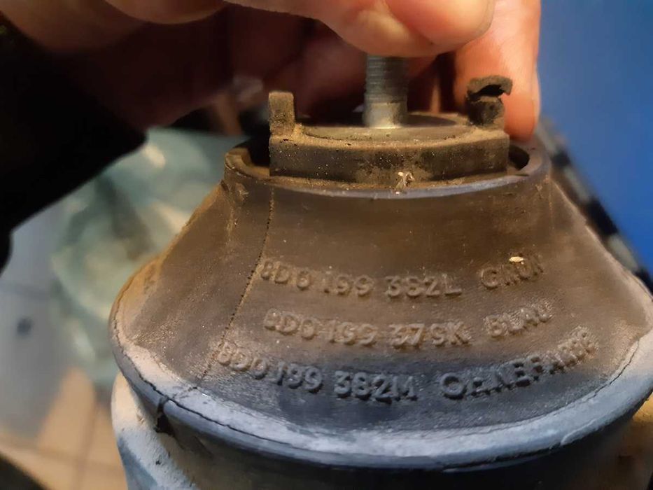 Poduszka silnika Audi A4 B5 1.9 TDI 8D0'199362L 379K 383M 379J 379M