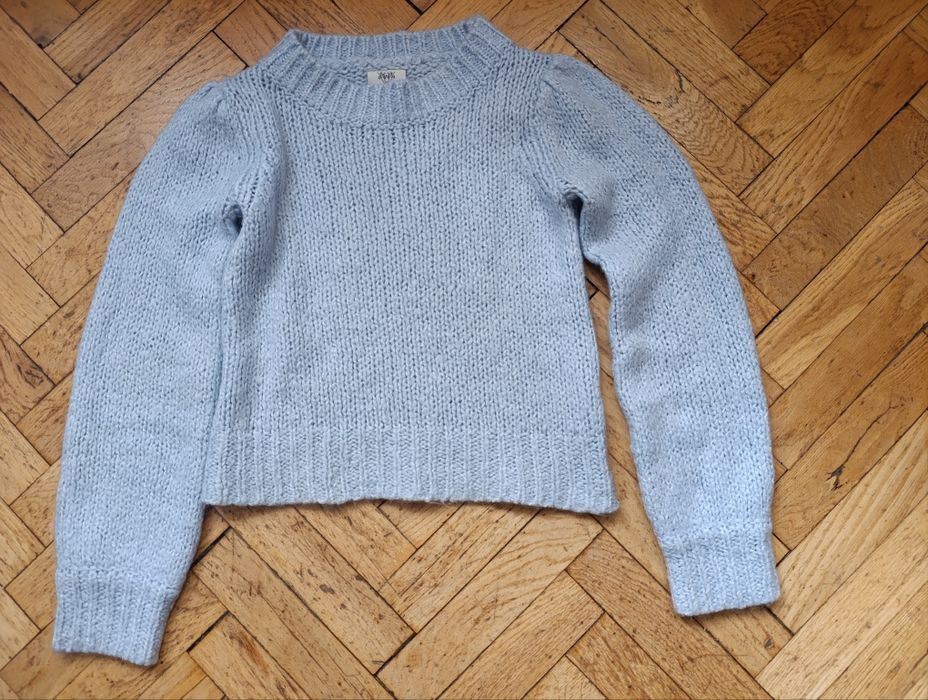 Piękny baby blue sweterek z domieszką wełny i moheru