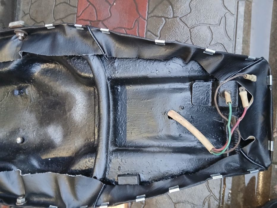 Сидіння-сідло ІЖ  4- відмінний    стан