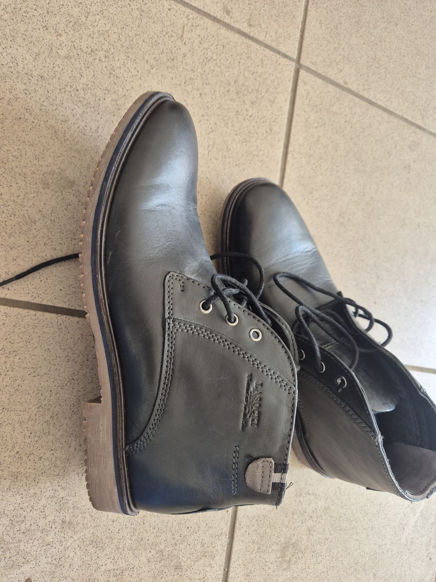 Buty 43 paczka nowe i używane