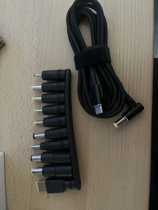 Кабель живлення дня ноутбука з набором перехідників